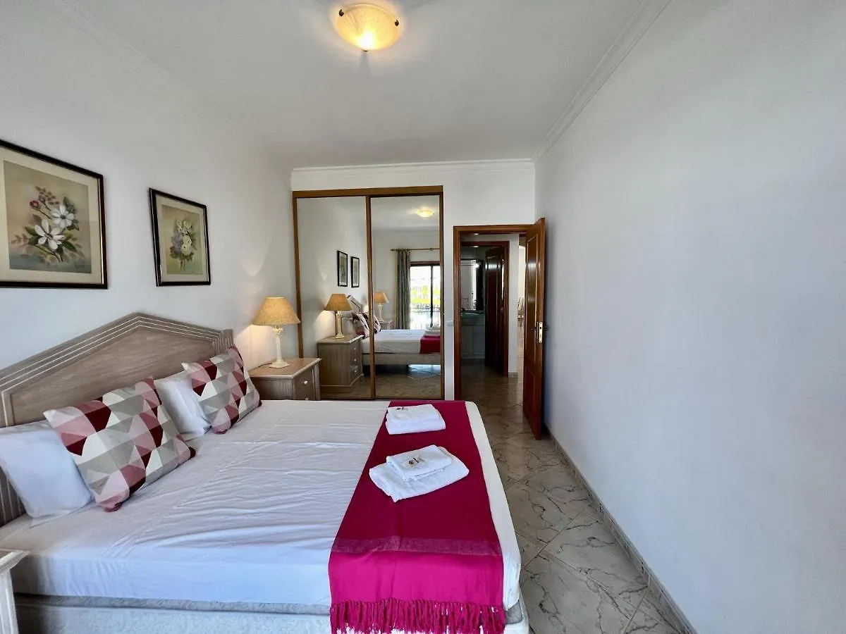 Quarteira Elegant With Pool By Homing Apartment