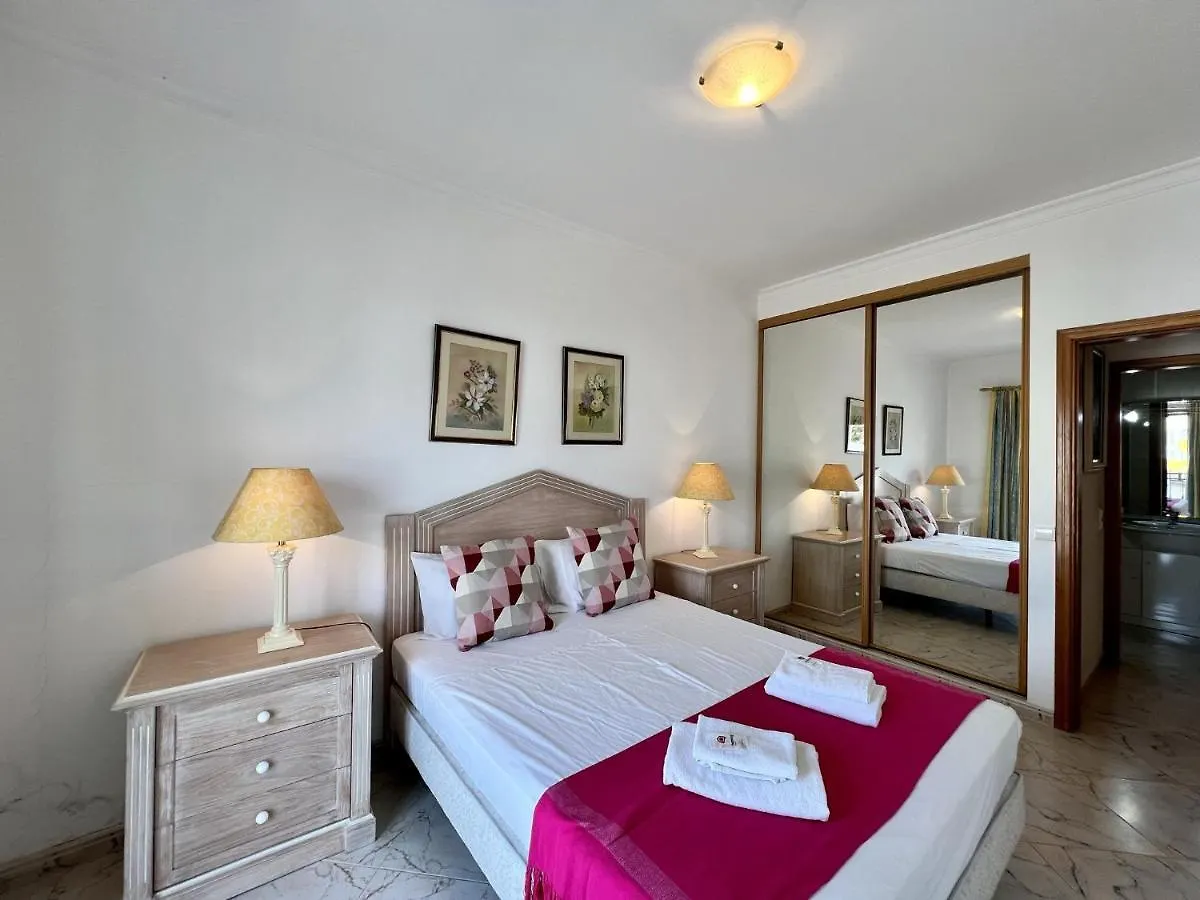 Quarteira Elegant With Pool By Homing Apartment