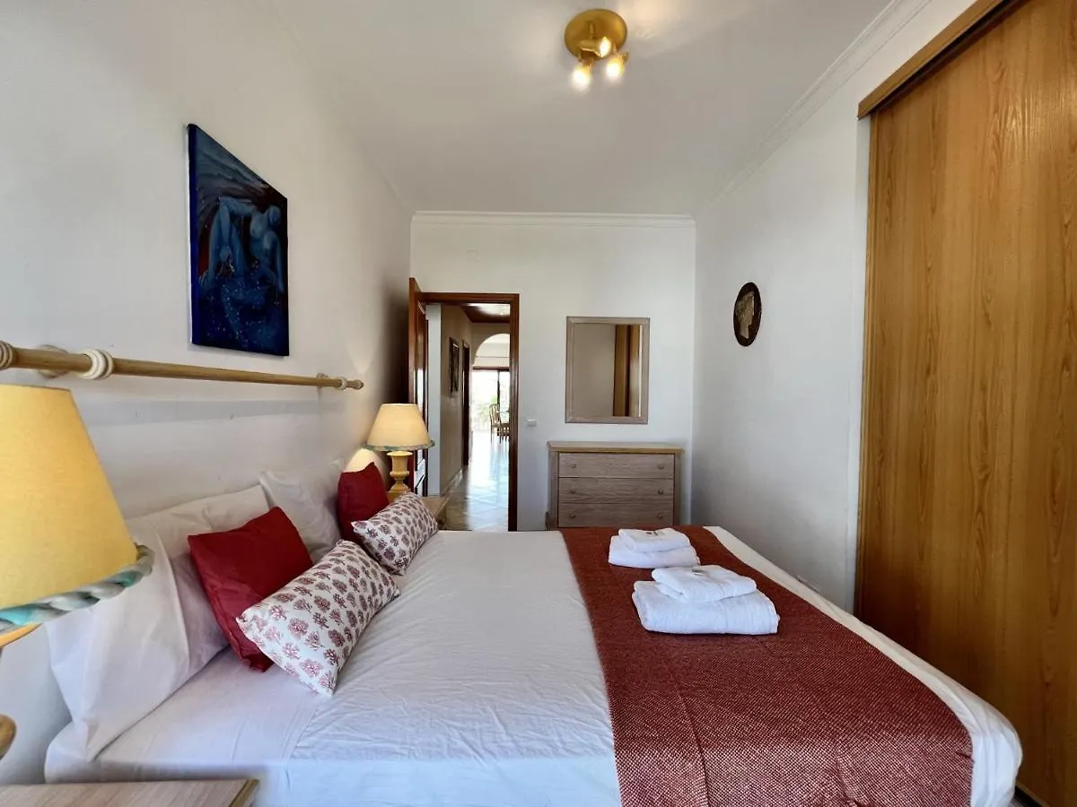Quarteira Elegant With Pool By Homing Apartment